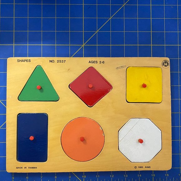 Shapes Wood Peg Puzzle - Picture 1 of 7